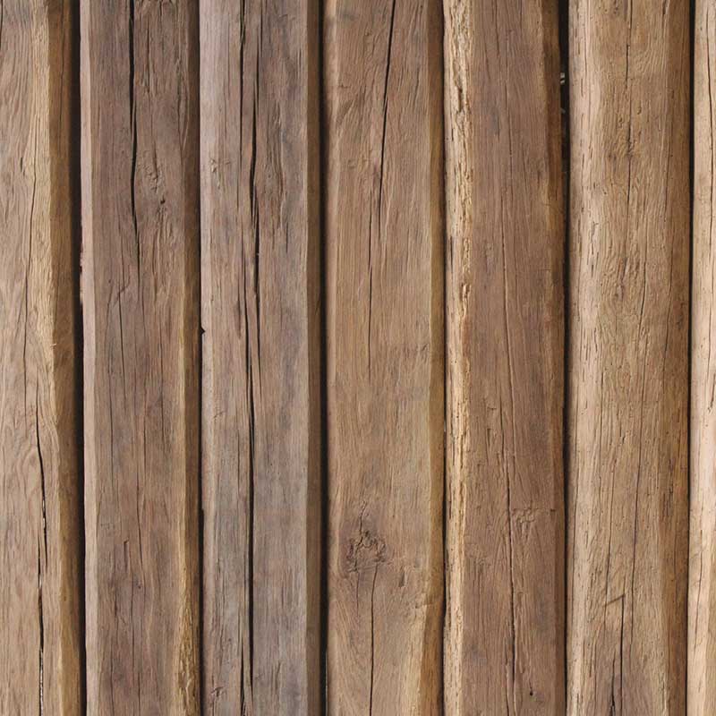 Eichenbalken aus Altholz - Massiver Balken mit einzigartiger Maserung und Textur. Ideal für den Bau von robusten und langlebigen Strukturen
