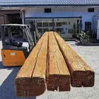 Extralange Balken aus gehacktem Altholz