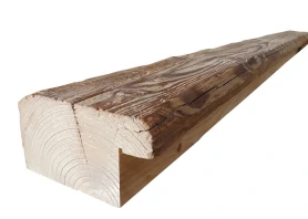 Endbeams aus Altholz sind Balken aus wiederverwendetem Altholz, die seitlich als Abschluss für Altholz-Wandverkleidungen dienen