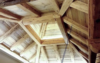 Dachstuhl mit Altholz Balken