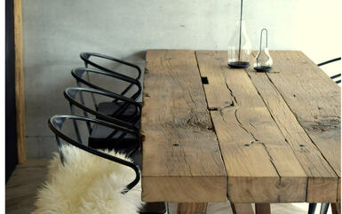 Tisch aus Altholz Eiche