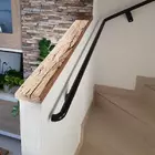 Treppenlauf verkleidet mit halbierten Balken aus originaler Altholz Eiche