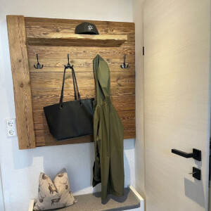 Garderobe mit Altholz Balken