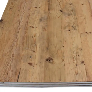 Dreischichtplatte Altholz mit maschinell gehackter Oberfläche