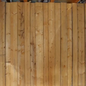 Altholz Fichtebretter aus alten Balken geschnitten