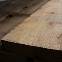Oberfläche von Altholz Schnittware aus alter Eiche