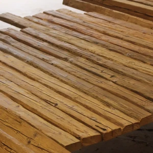 Scheinbalken kaufen aus originalem handgehackten Altholz
