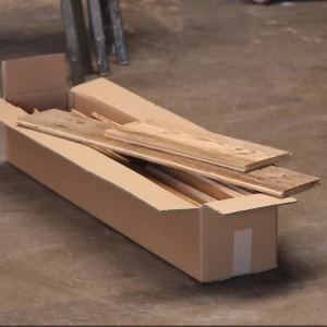 gemischte Bretter aus Altholz in praktischer DIY-Box