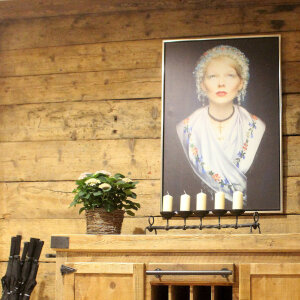 Wandverkleidung aus rustikalen Altholzbretter